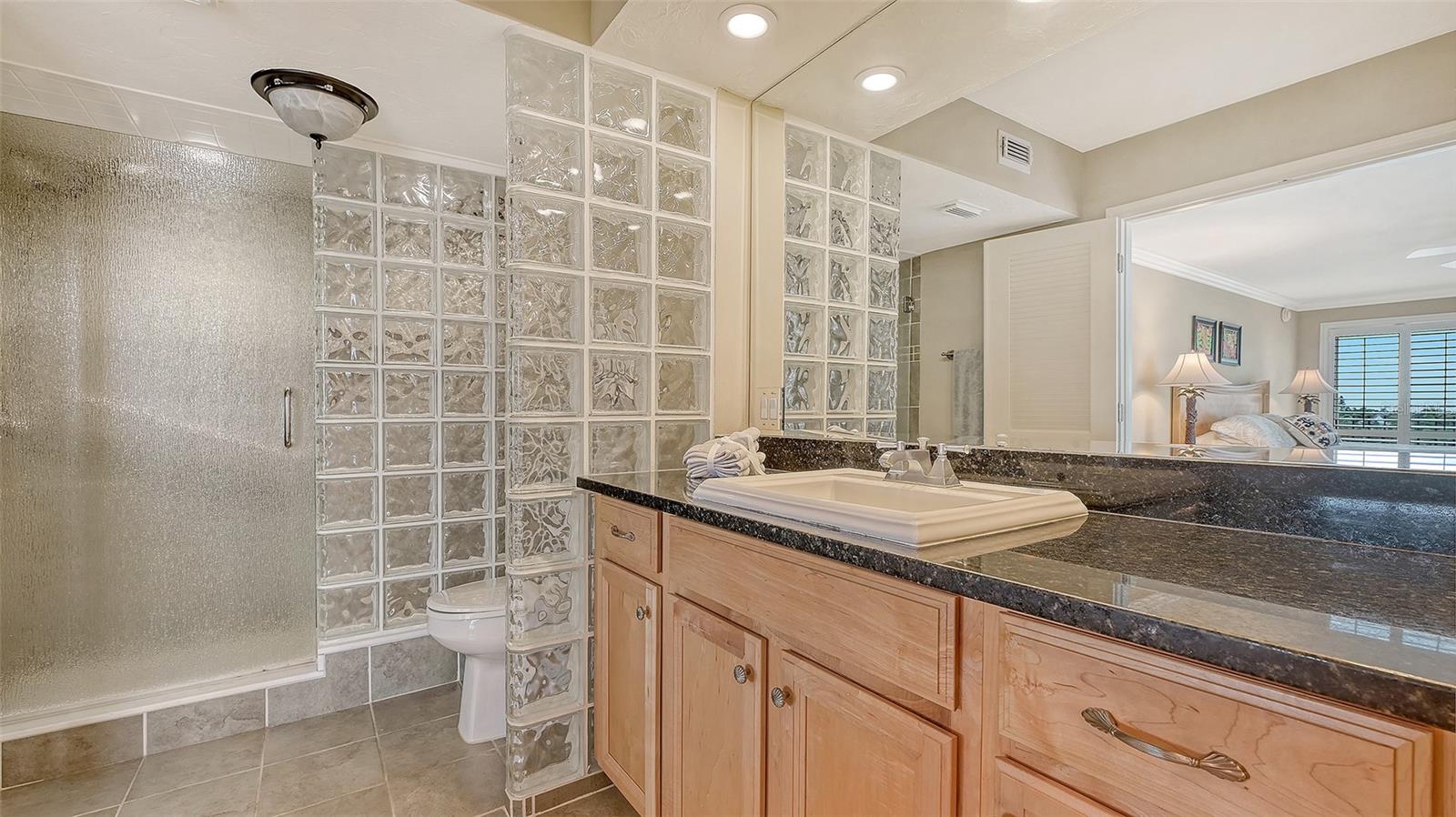 ST ARMAND TOWERS NORTH - Residential