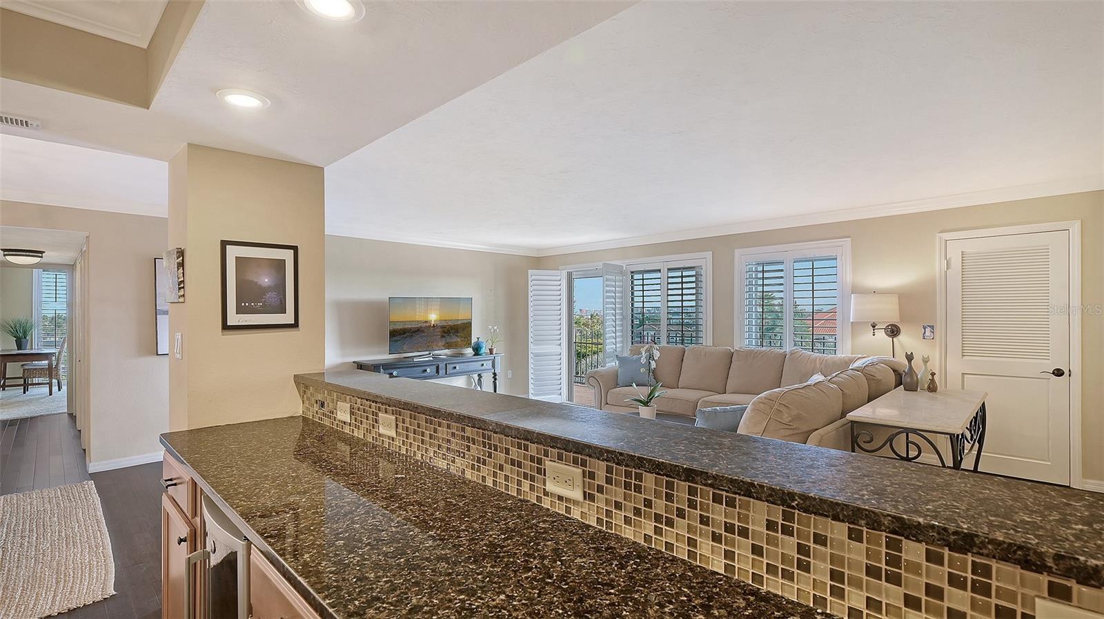 ST ARMAND TOWERS NORTH - Residential