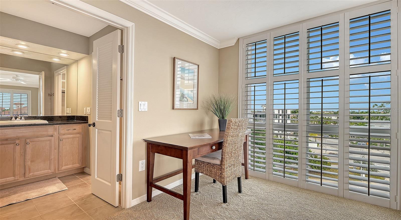 ST ARMAND TOWERS NORTH - Residential