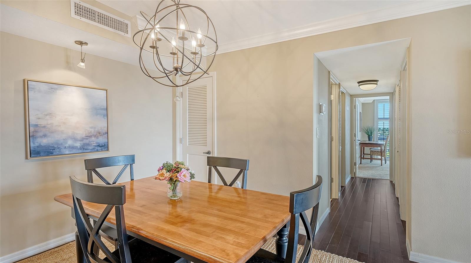 ST ARMAND TOWERS NORTH - Residential