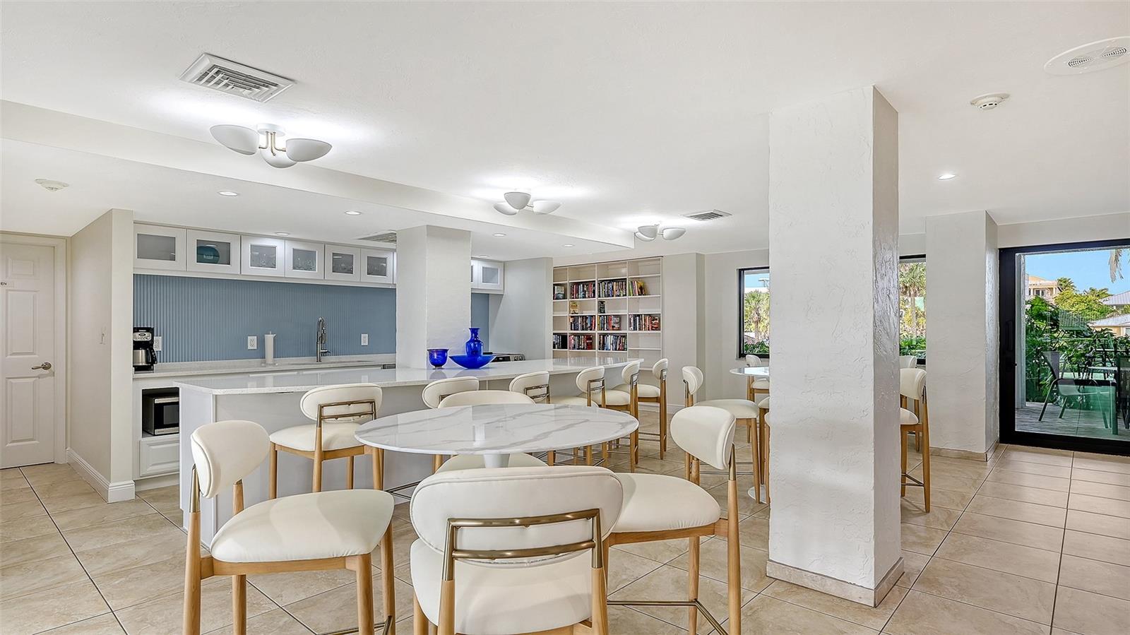 ST ARMAND TOWERS NORTH - Residential