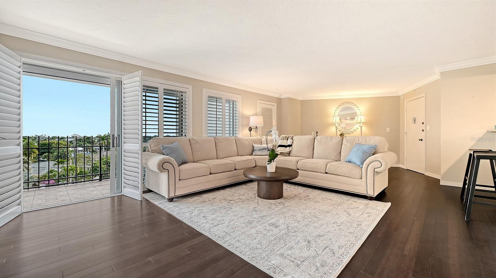 ST ARMAND TOWERS NORTH - Residential