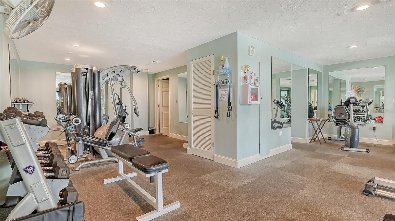 ST ARMAND TOWERS NORTH - Residential