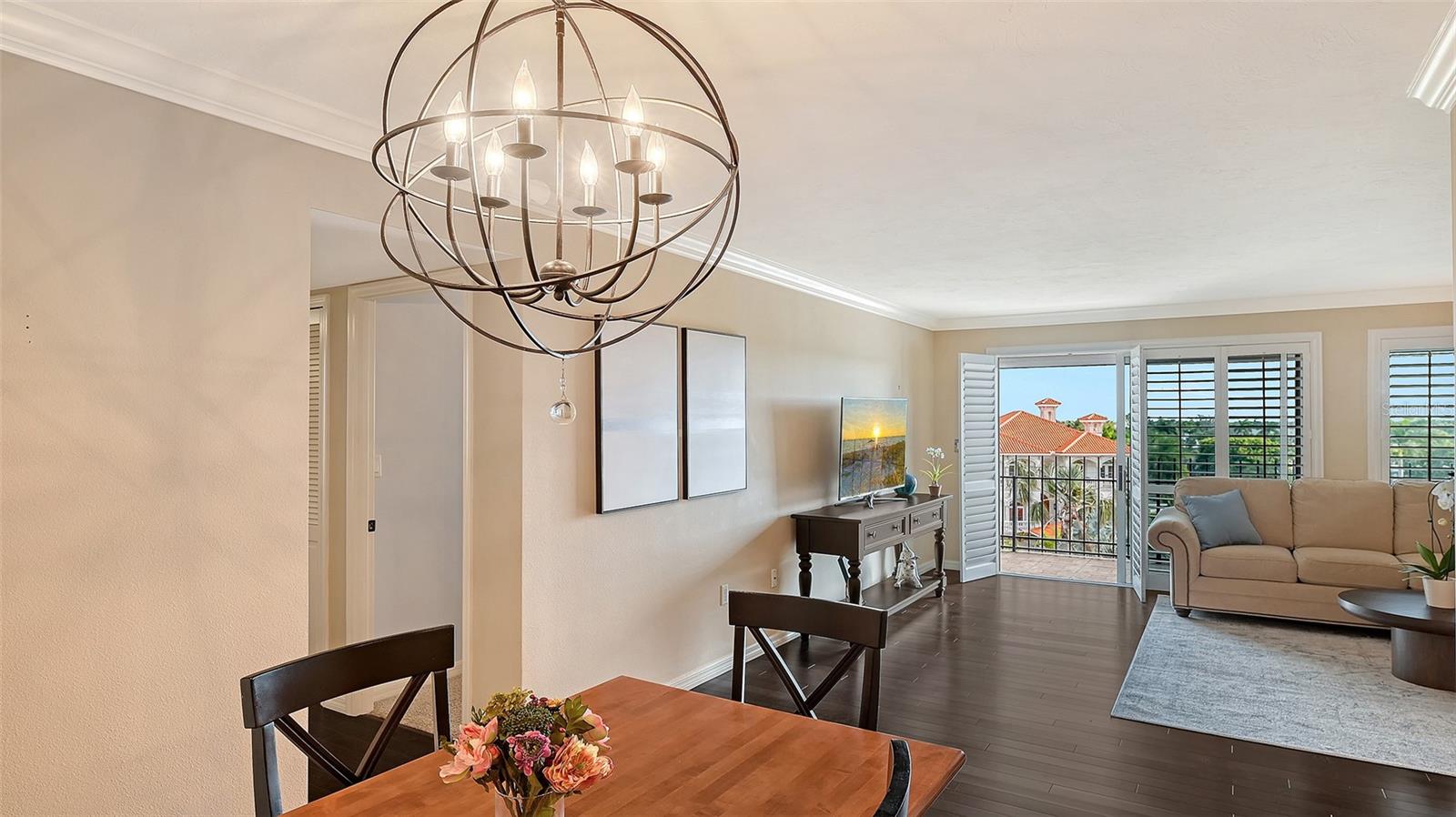 ST ARMAND TOWERS NORTH - Residential