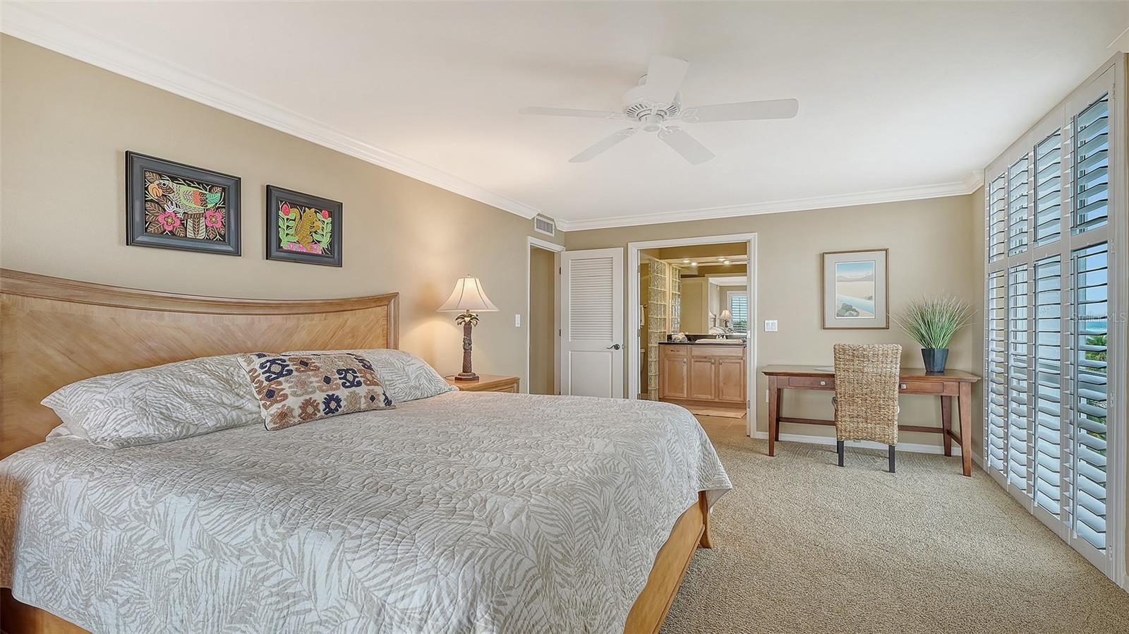 ST ARMAND TOWERS NORTH - Residential