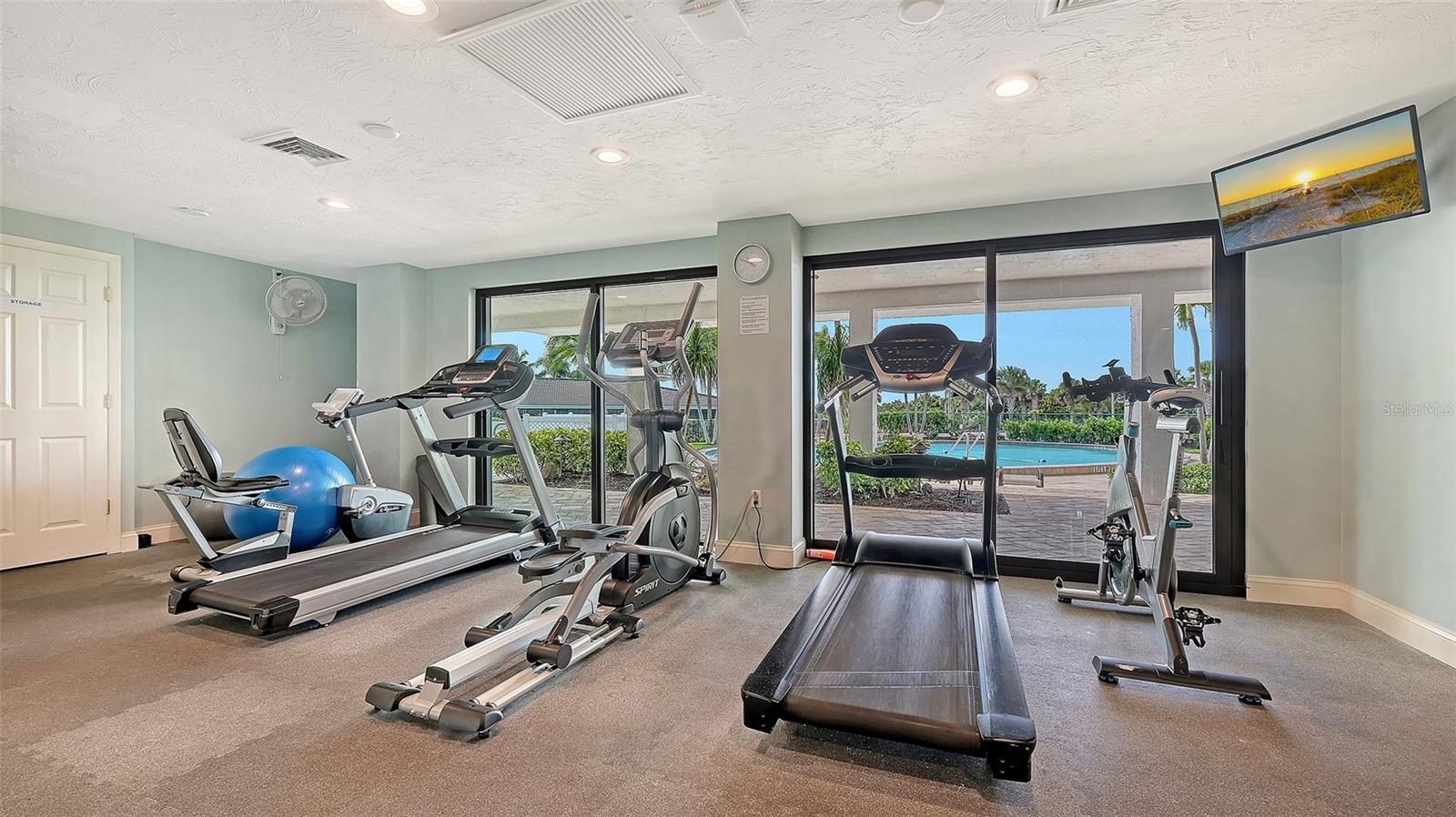 ST ARMAND TOWERS NORTH - Residential