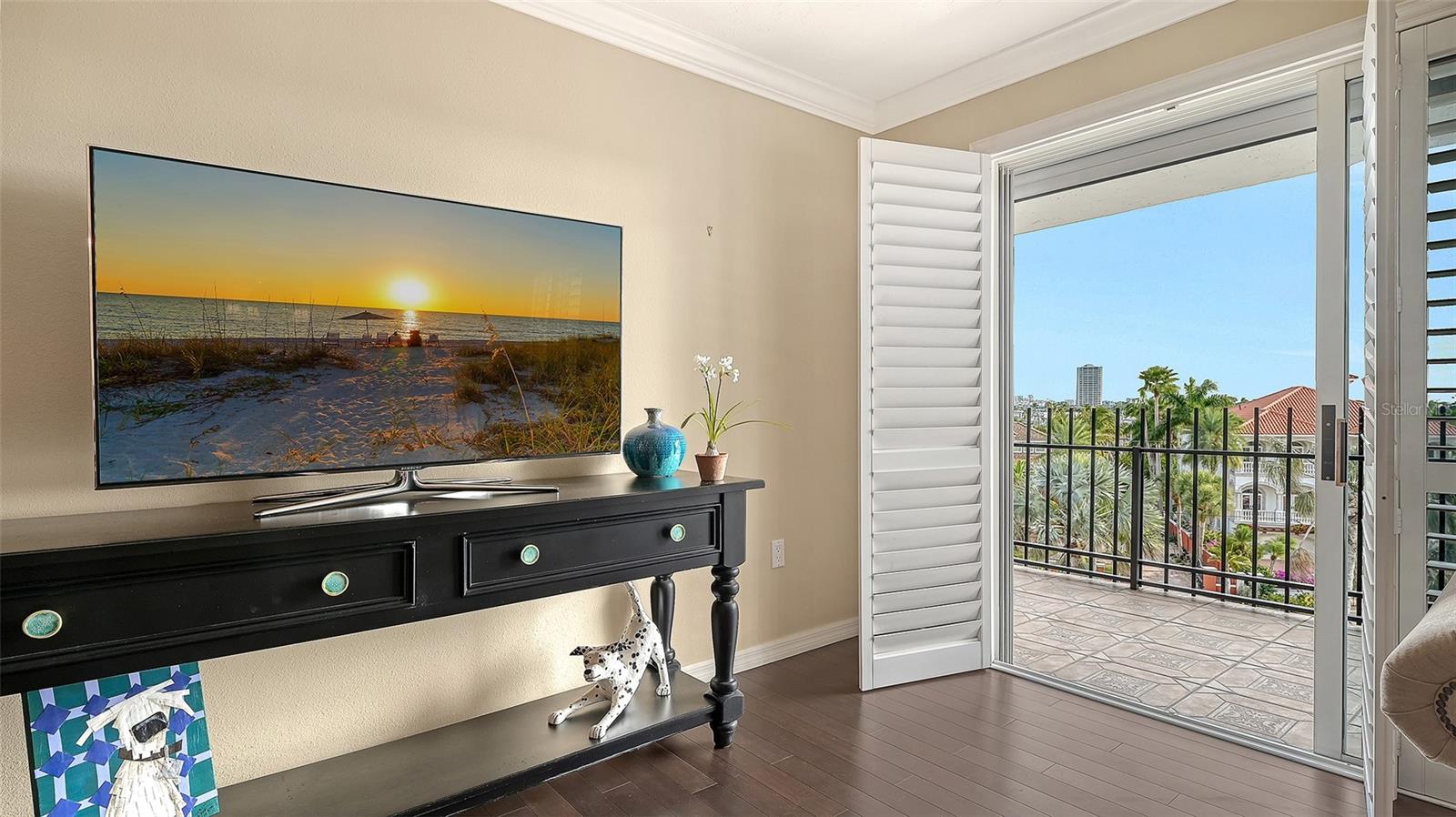 ST ARMAND TOWERS NORTH - Residential