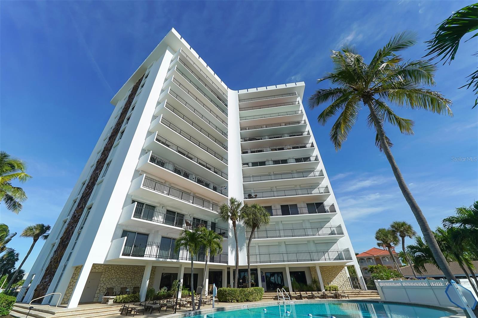 ST ARMAND TOWERS NORTH - Residential