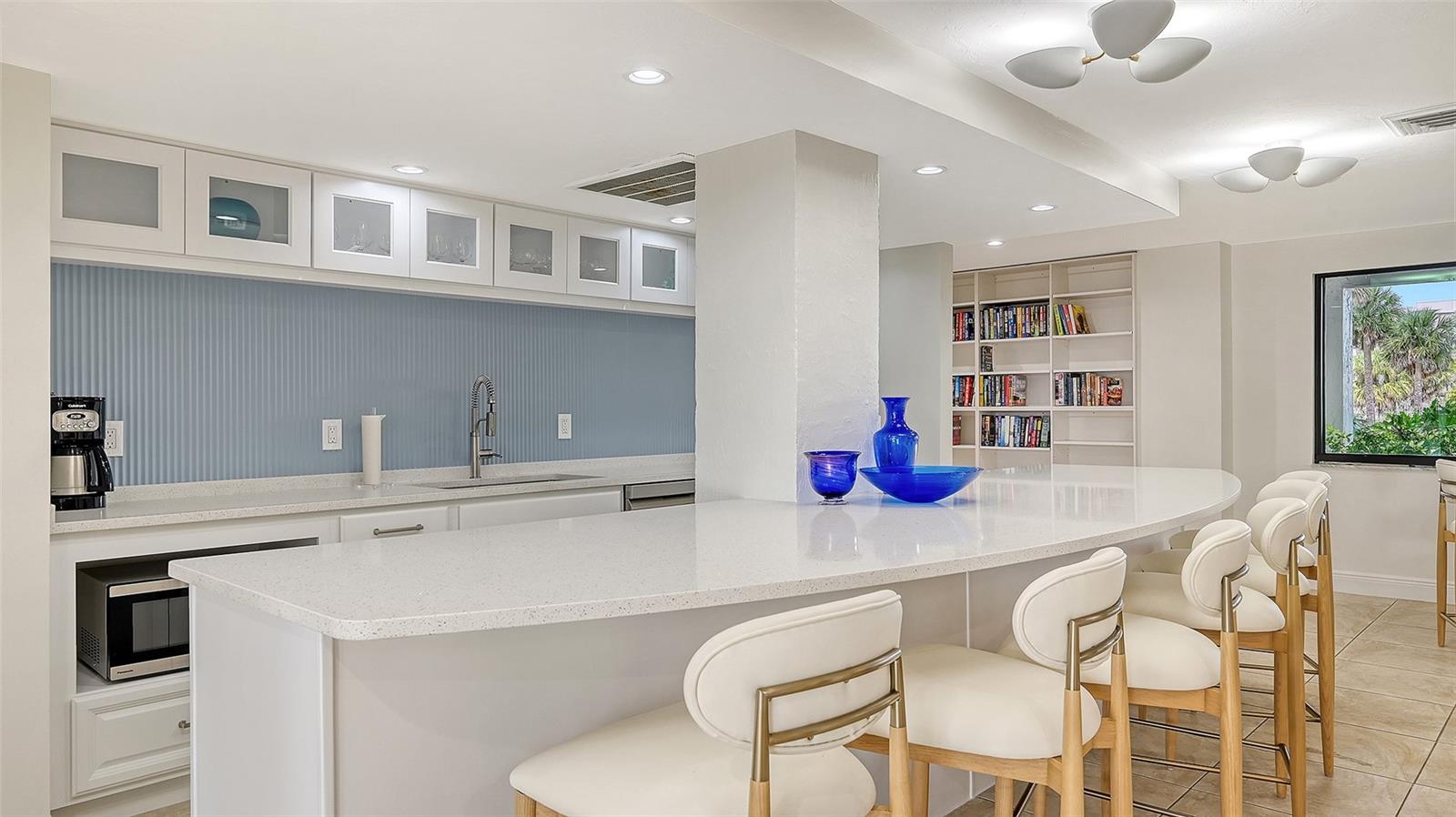 ST ARMAND TOWERS NORTH - Residential