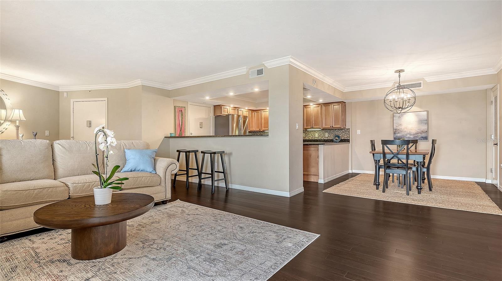 ST ARMAND TOWERS NORTH - Residential