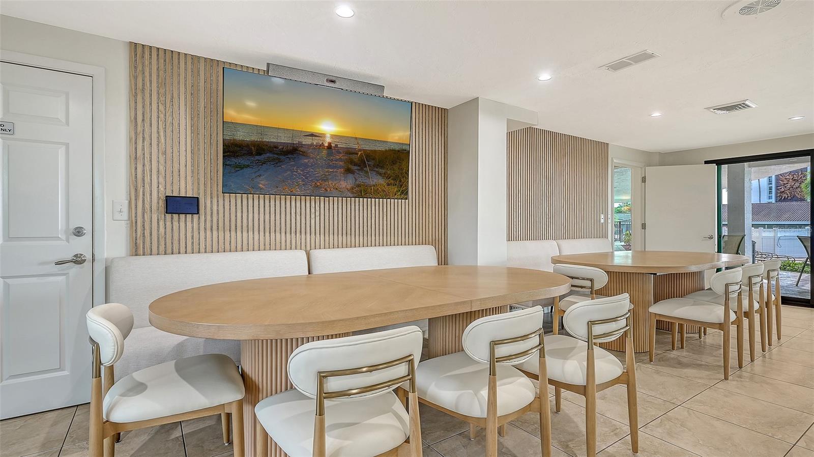 ST ARMAND TOWERS NORTH - Residential