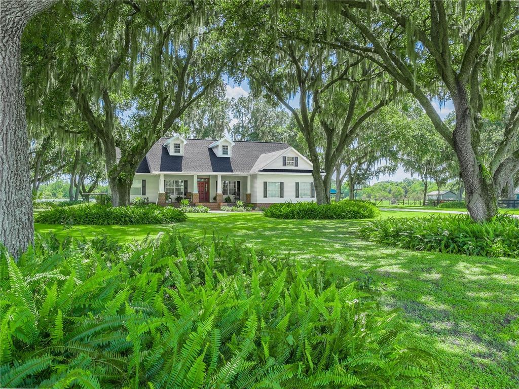 Photo of 1096 Drew Street, Lakeland, FL 33810 (MLS # L4956543)