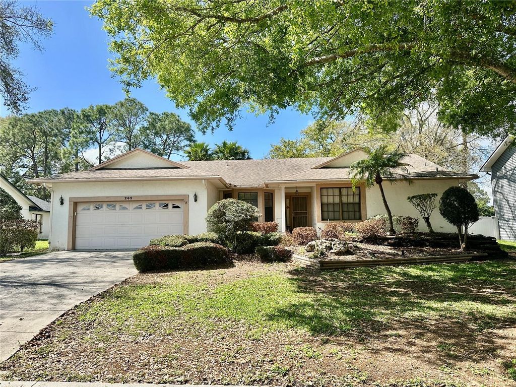 Photo of 262 Santa Rosa Drive, Winter Haven, FL 33884 (MLS # L4960100)