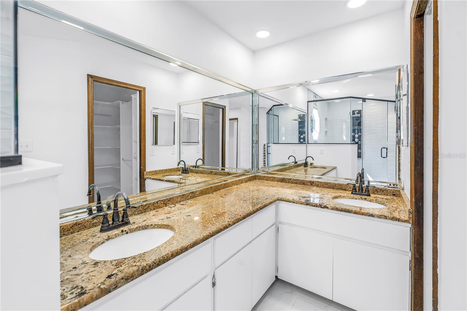 LAKE VALENCIA UNIT ONE - Residential