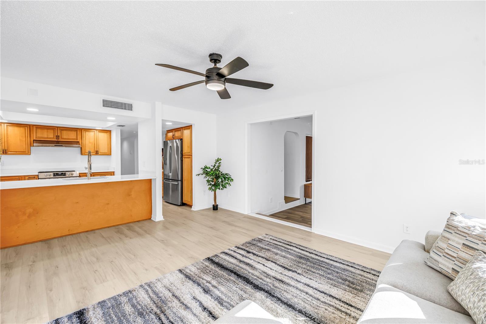 LAKE VALENCIA UNIT ONE - Residential