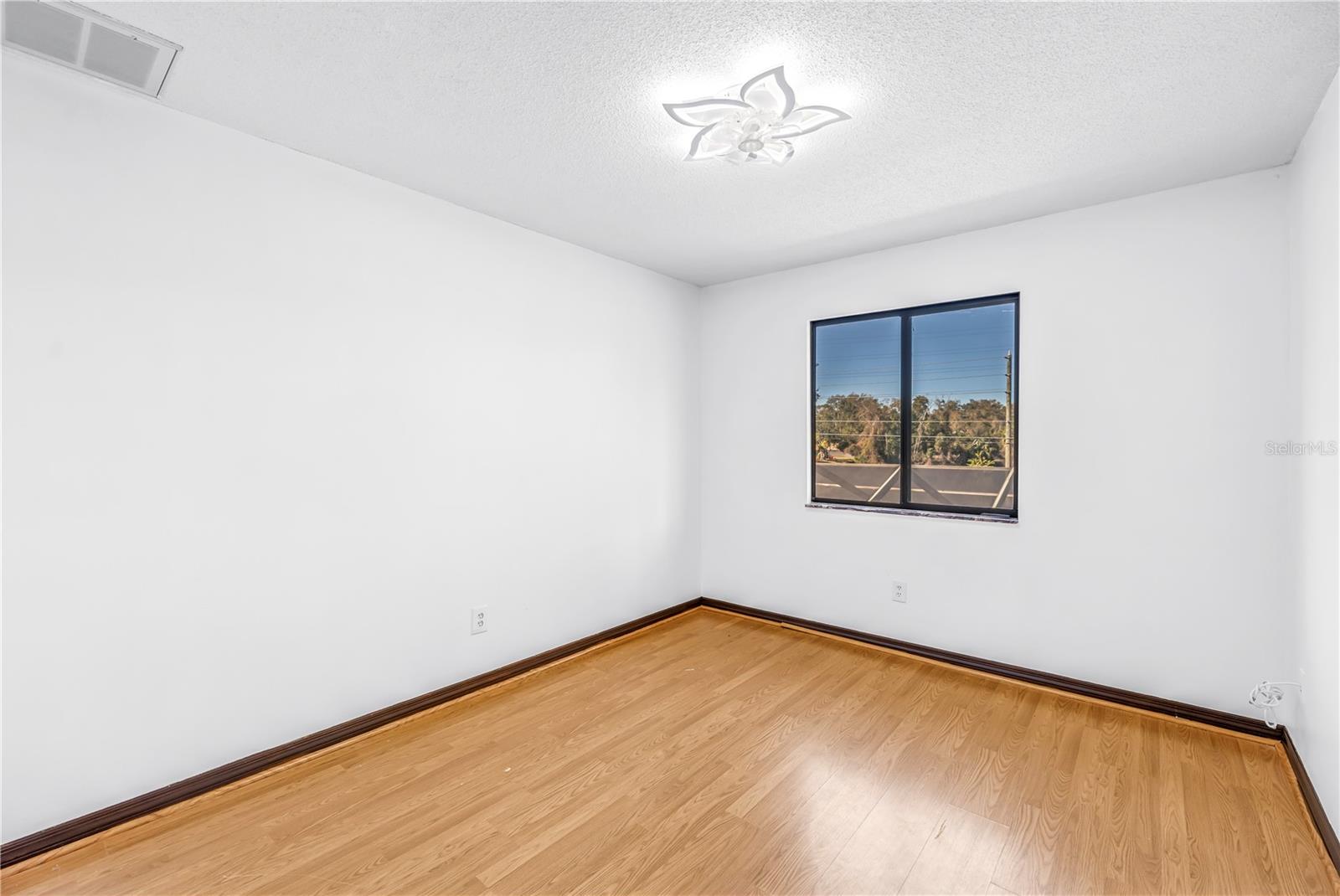 LAKE VALENCIA UNIT ONE - Residential