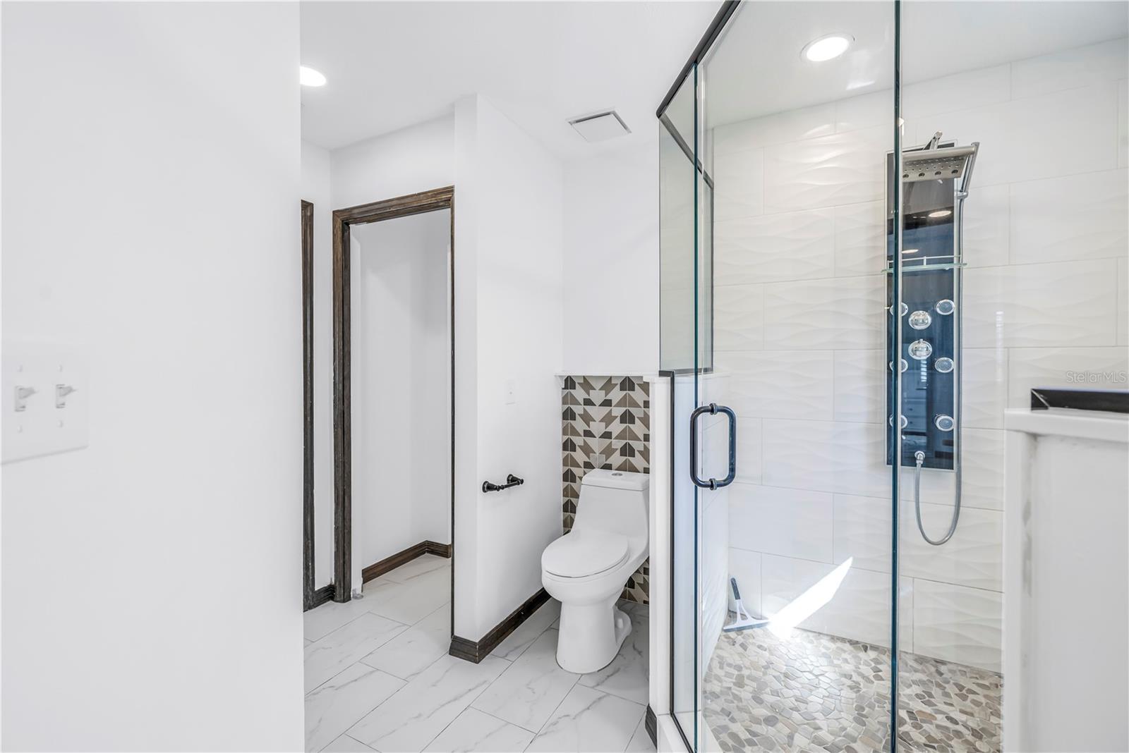 LAKE VALENCIA UNIT ONE - Residential