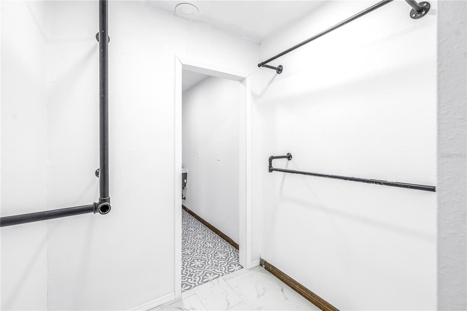 LAKE VALENCIA UNIT ONE - Residential