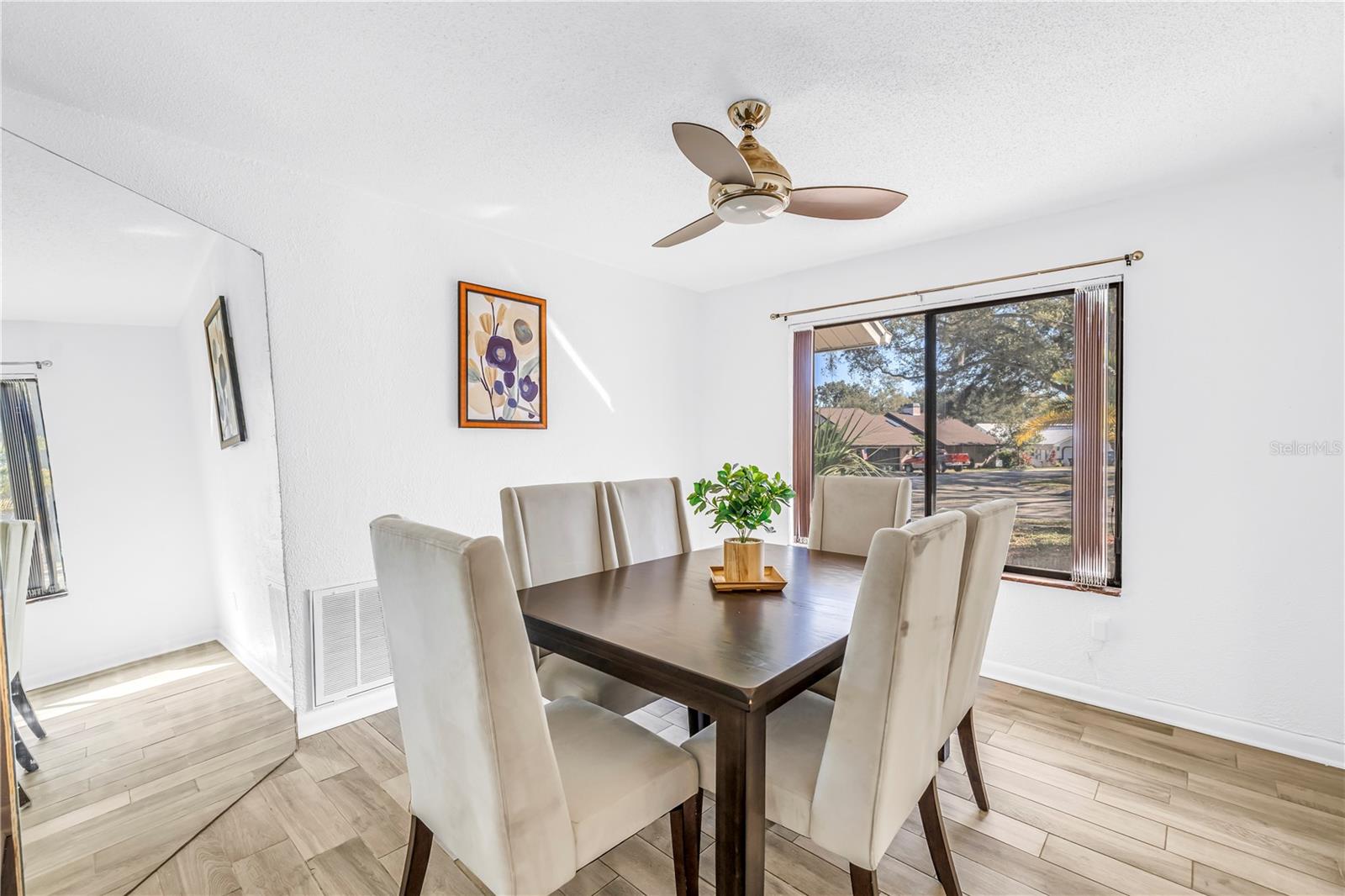 LAKE VALENCIA UNIT ONE - Residential