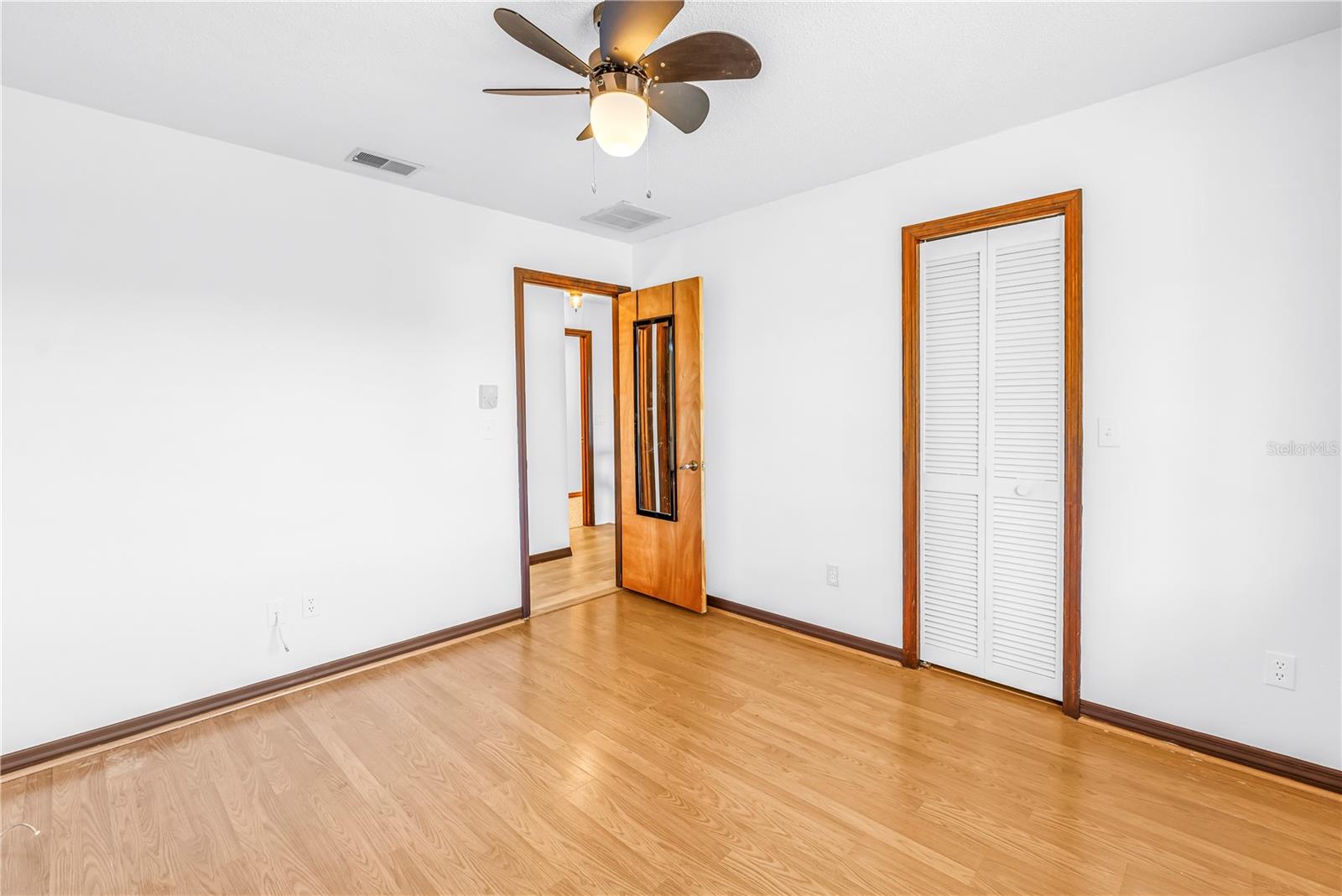 LAKE VALENCIA UNIT ONE - Residential