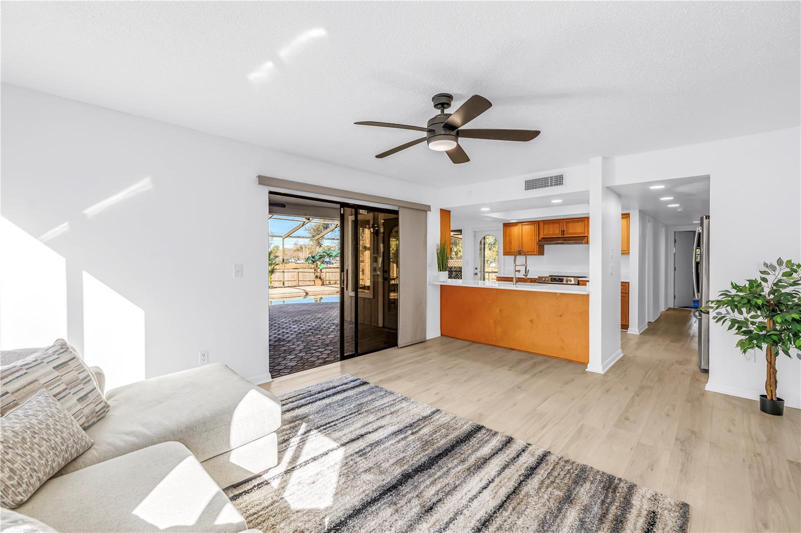 LAKE VALENCIA UNIT ONE - Residential