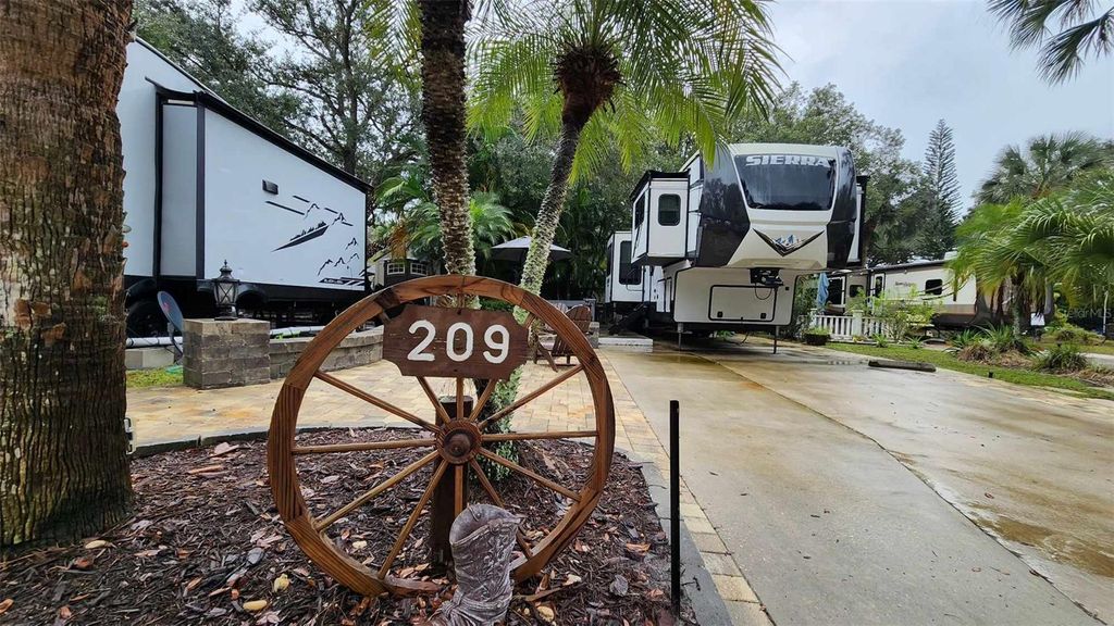 Photo of 209 Horseshoe Bend, Lake Wales, FL 33898 (MLS # U8226490)