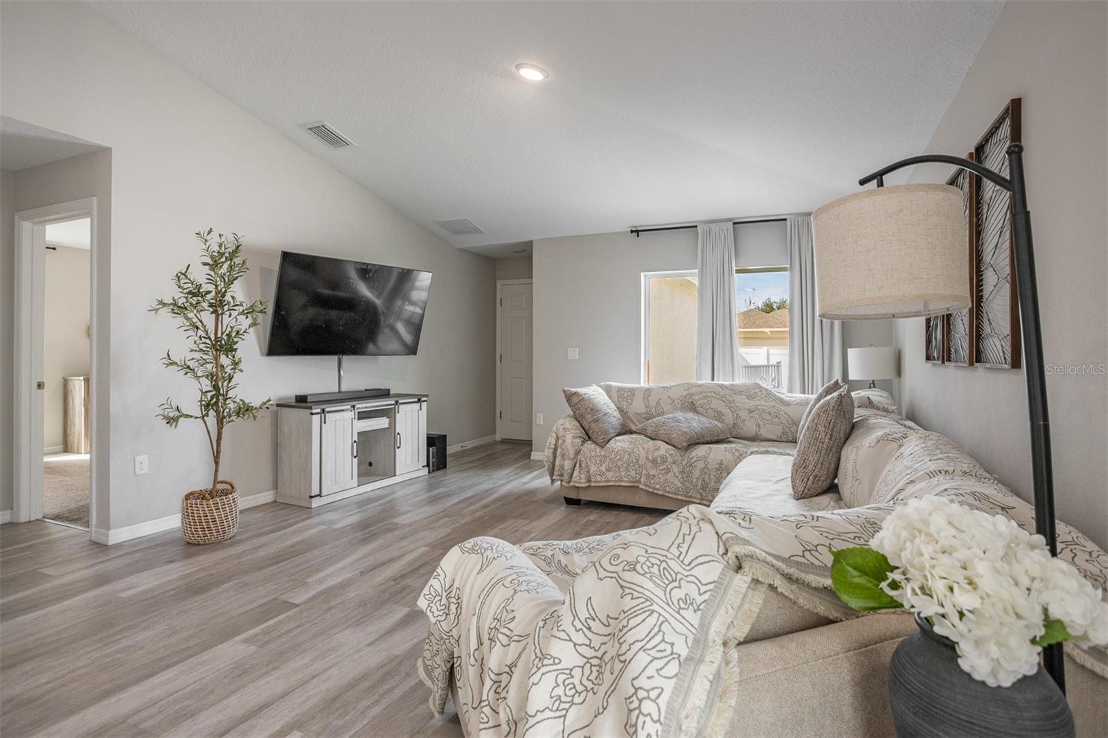TRIPLE CRK PH 4 VILLAGE J - Residential Lease