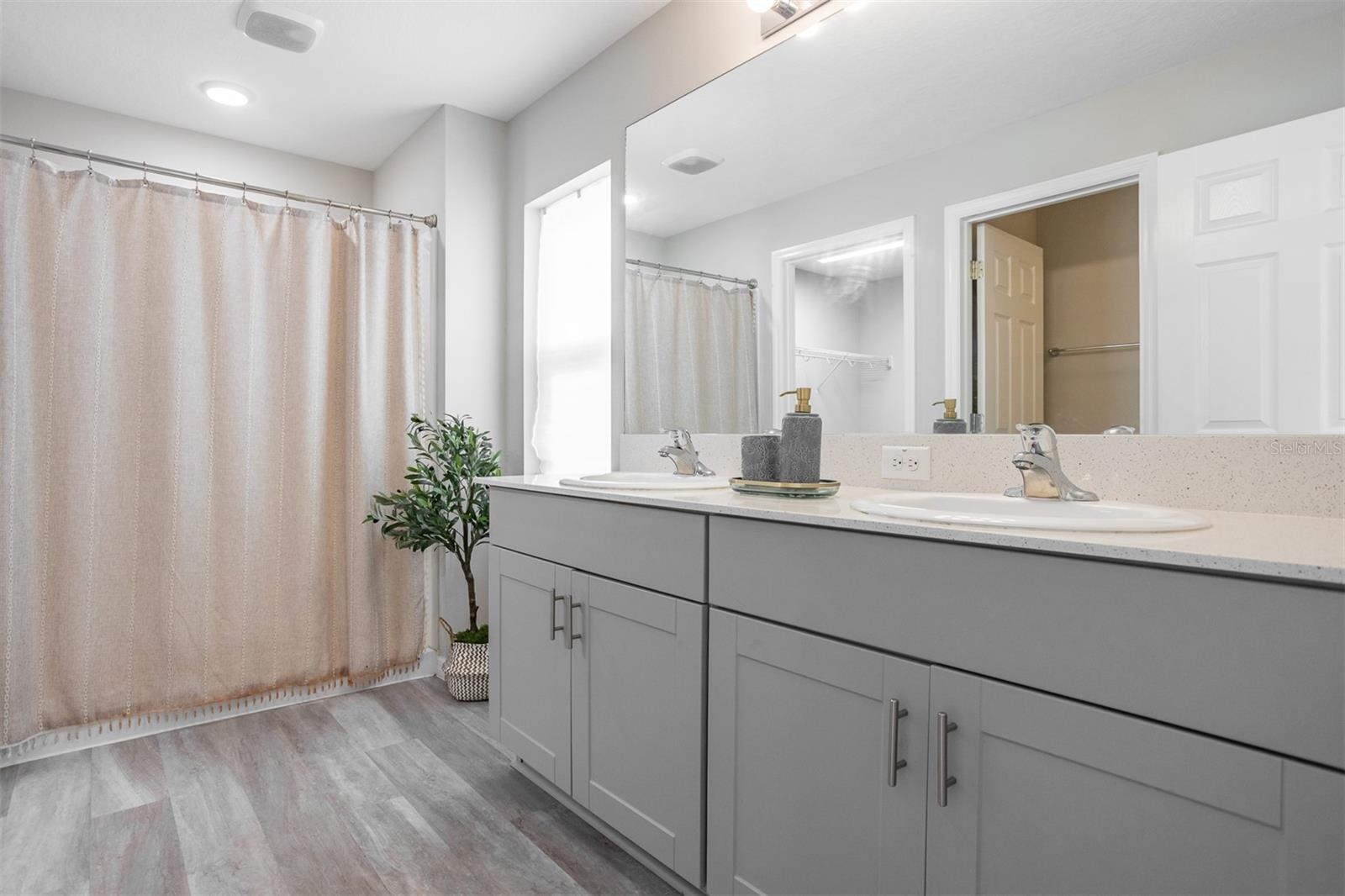 TRIPLE CRK PH 4 VILLAGE J - Residential Lease
