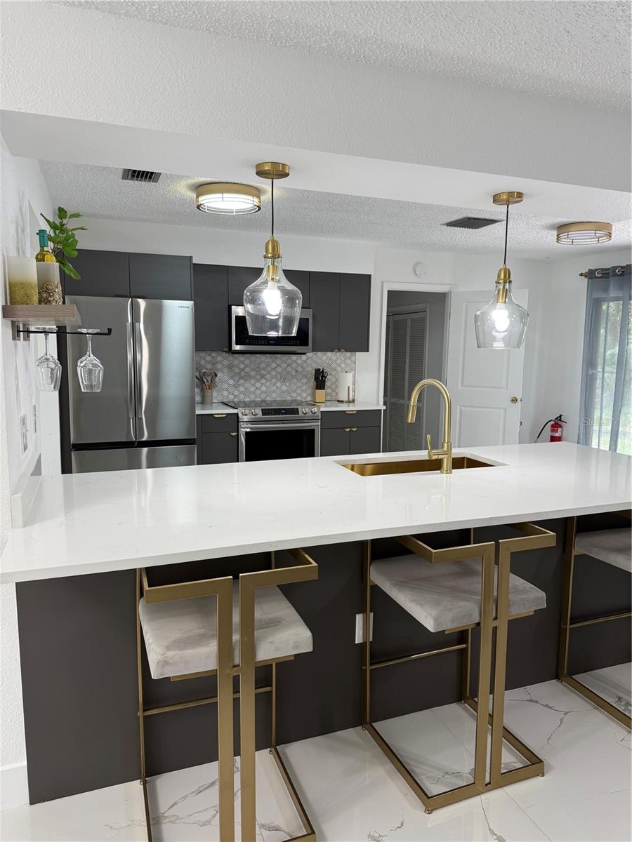 Welcome to your new home in Crystal River, the Manatee Capital of the World. This beautiful 4-bedroom, 2-bathroom home has been thoughtfully renovated to provide a modern and relaxing experience.
Featuring:
Gourmet kitchen with quartz countertops, stainless steel appliances, and ample storage space.
Bright and open living area, ideal for family gatherings or relaxing days.
Master bedroom suite with walk-in closet and private bathroom.
Ample parking, including space for a boat or RV.
Located in a quiet, HOA-free area, just minutes from Three Sisters Springs, Hunter Springs Park, downtown Crystal River, and boat ramps. This property is ideal for both permanent residence and vacation home use, or as an Airbnb/VRBO investment (a highly sought-after area for short-term rentals).
Seller financing available. The home comes fully furnished and ready to move into on Airbnb our your dream Home.
SELLER FINANCING $374,000, 10% DOWN $3,236.50 INCLUDING TAXES - NO CREDIT CHECK
Also available for FHA, VA, CONVENTIONAL LOAN OR CASH