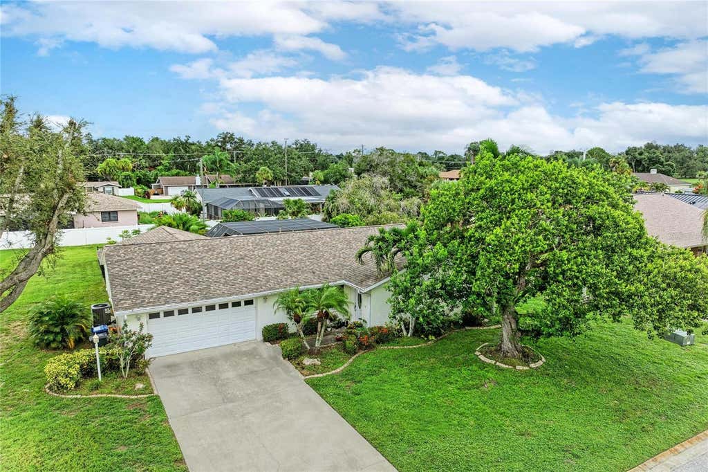 Photo of 4723 Palm Aire Circle, Sarasota, FL 34243 (MLS # A4700817)
