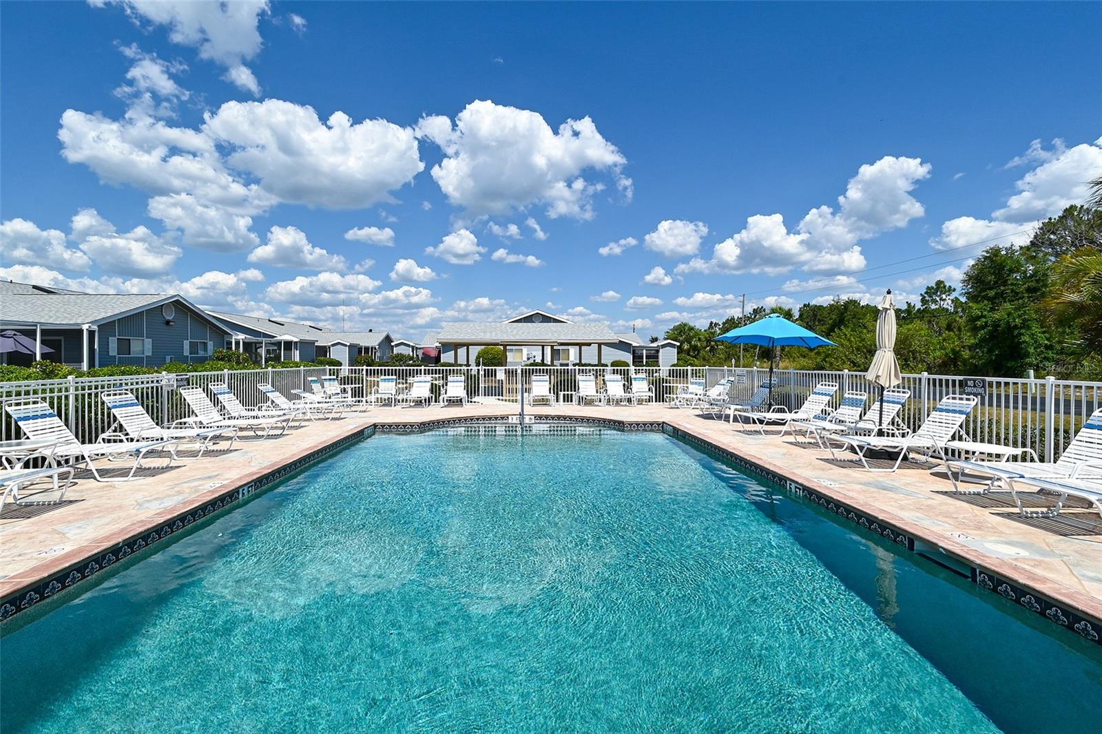 LAKES EDGE PH 04 - Residential