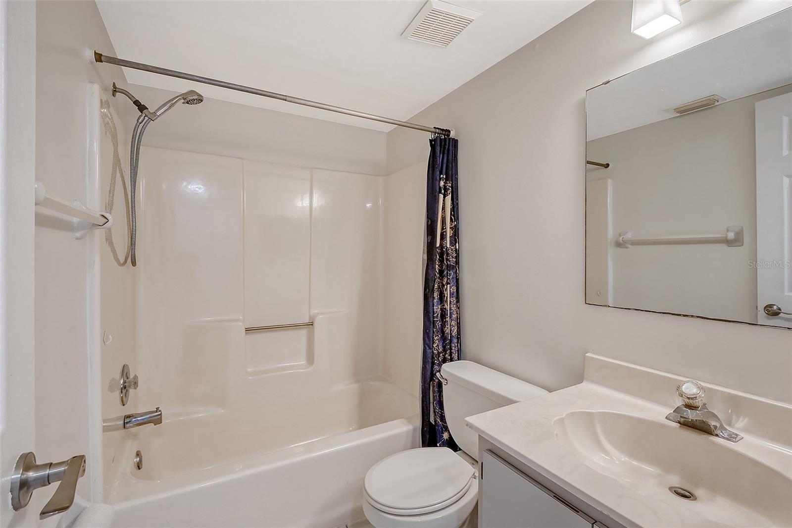 LAKES EDGE PH 04 - Residential