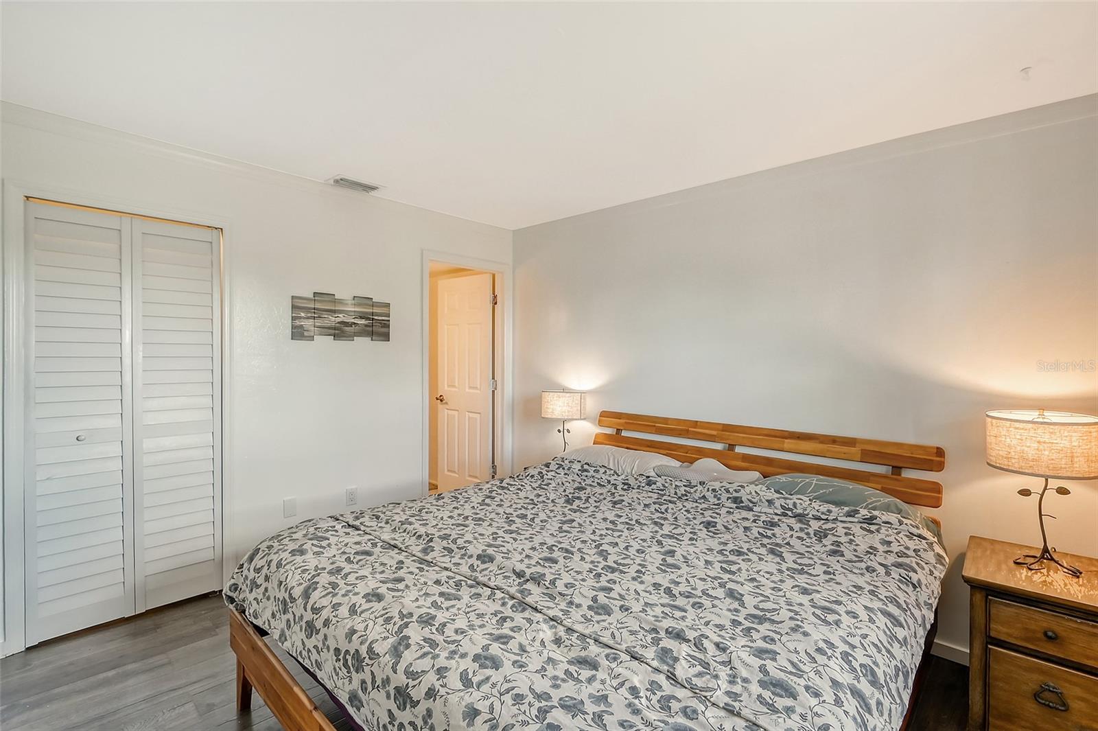 LAKES EDGE PH 04 - Residential