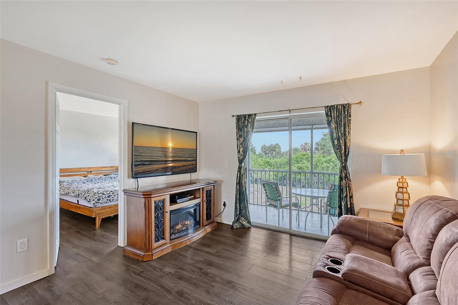 LAKES EDGE PH 04 - Residential