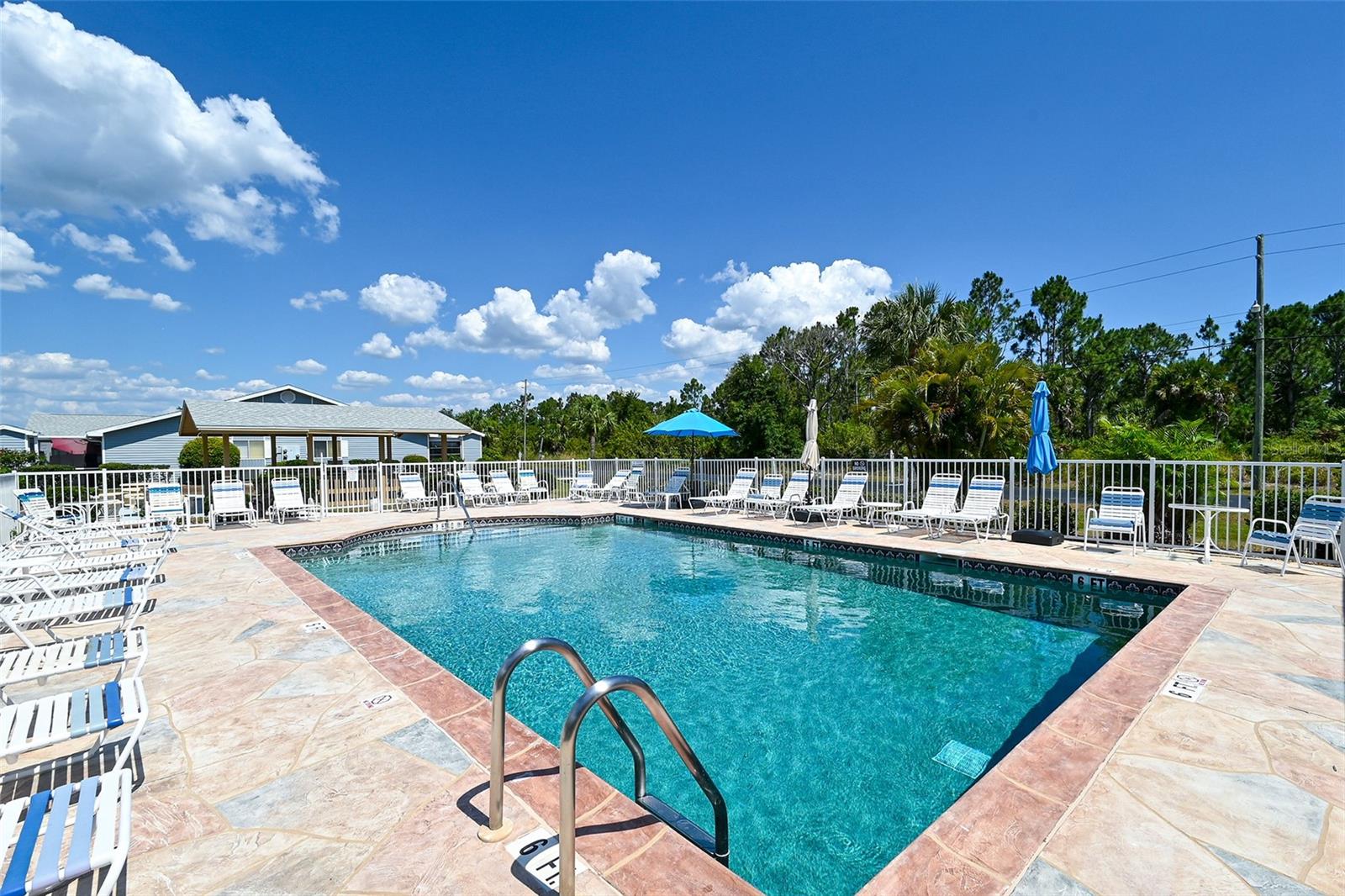 LAKES EDGE PH 04 - Residential