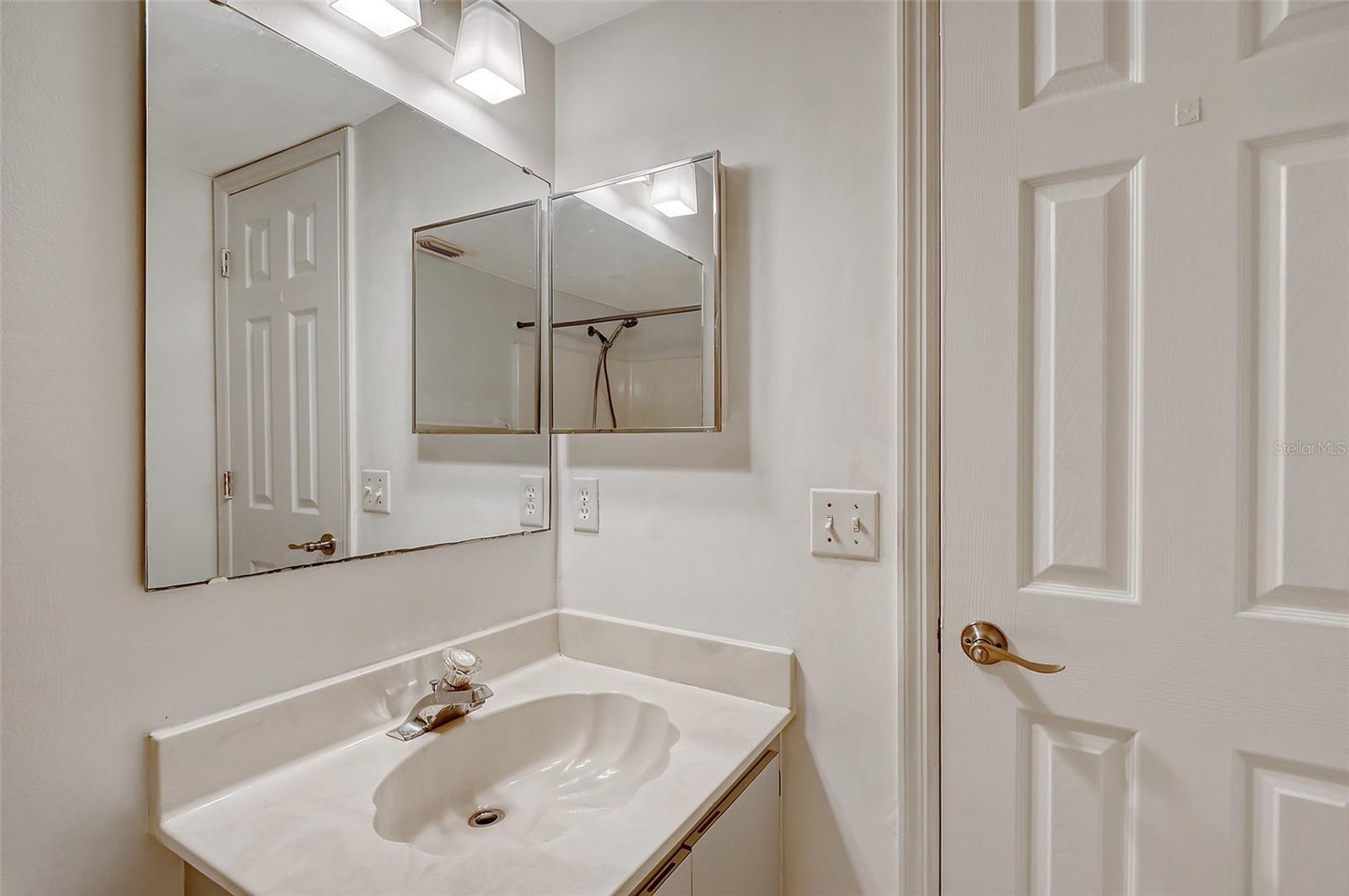 LAKES EDGE PH 04 - Residential