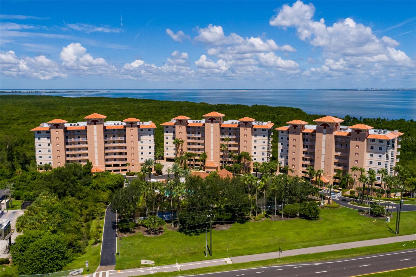 GRANDE VERANDAHS ON THE BAY - Residential