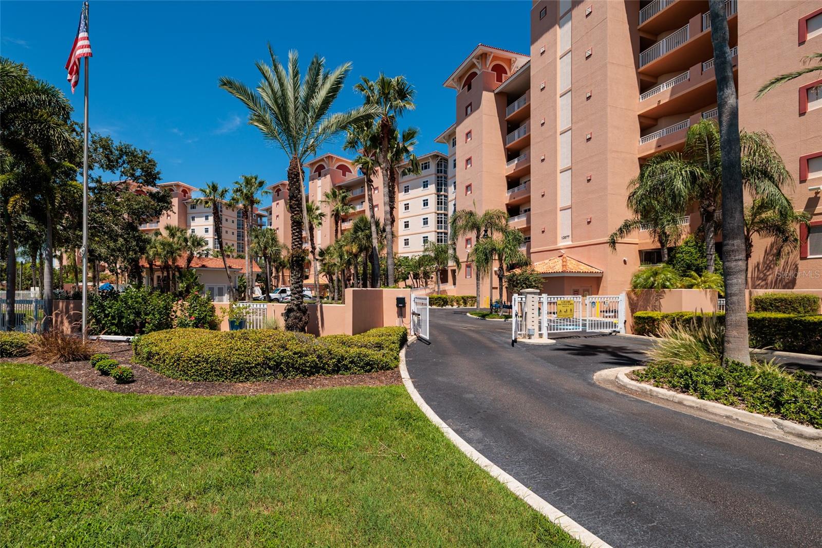 GRANDE VERANDAHS ON THE BAY - Residential