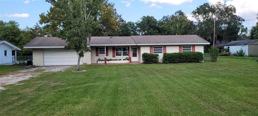 A LOVELY CLEAN, BRIGHT, SINGLE STORY CANALFRONT FAMILY HOME. THE CANAL HAS DIRECT ACCESS TO THE ALL THE BUTLER CHAIN OF LAKES. THE LOT IS QUITE, LARGE FRONT & BACK, WITH A FENCED BACK YARD & A FULL PRISTINE VIEW OF THE CANAL. THE CANAL FRONTAGE IS 90-FT. THE OPEN FLOOR PLAN INCLUDES A GALLEY KITCHEN SUPPLEMANTED BY A 6-FT BUTCHERBLOCK COUNTER SPACE WITH SPACIOUS UPPER & LOWER CABINETS AT THE WALL END OF THE DINING AREA. THIS 3-BEDROOM, 2-BATH HOME INCLUDES AN ENSUITE MASTER BEDROOM MASTER BATH WITH A VIEW OF THE BACK YARD & CANAL. THE HALL HAS SEVERAL CLOSETS PROVIDING AMPLE STORAGE. THE OVERSIZE DOUBLE GARAGE HAS AN ENCLOSED, AIR-CONDITIONED UTILITY ROOM WITH LAUNDRY HOOKUPS + SPACE FOR AN OFFICE OR EXTRA STORAGE. THE LANDLORD DOES THE LAWN CARE. IT'S ALL QUITE CLOSE TO DOWNTOWN WINDERMERE & MAJOR RETAIL CENTERS NEARBY. LOCATED IN A HIGH-END WINDERMERE NEIGHBORHOOD; LITERALLY, ACROSS THE STREET FROM MULTI MILLION DOLLAR LAKEFRONT HOMES.