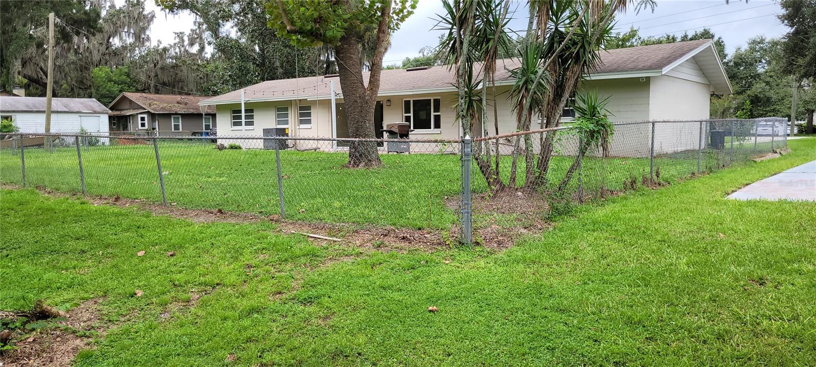 DAVIS SHORES - Residential Lease