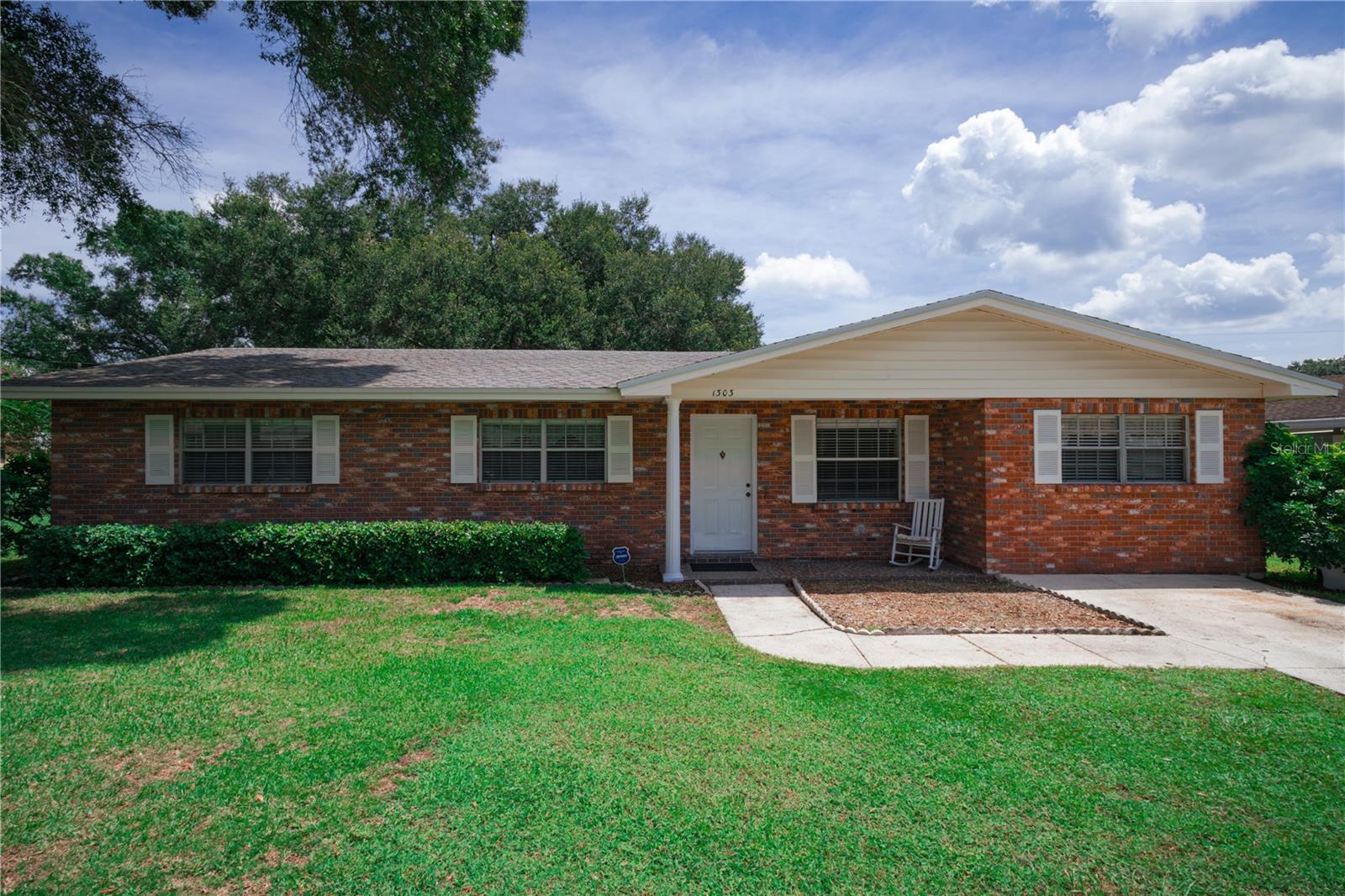 Attractive 3 BR 2 bath home. Family room and kitchen have canned lighting. Bar in dining area. Remodeled bath. Inside Utility room with washer and dryer. Stainless appliances in kitchen. 6Ft sliding glass doors by Patio. Beautiful large oak tree in front and rear. Chain link fence on left and rear sides.