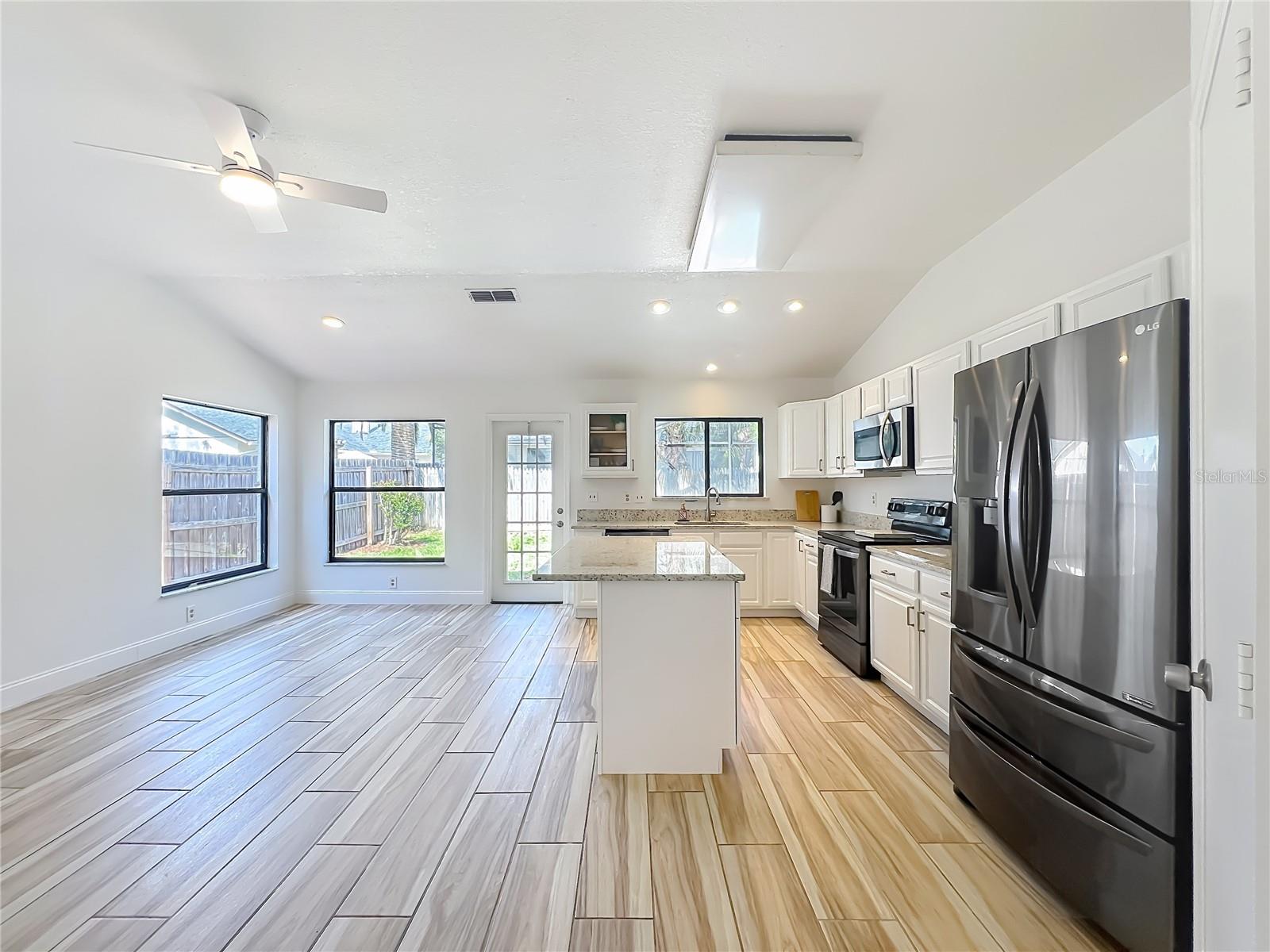 LAKEWOOD AT THE CROSSINGS - Residential