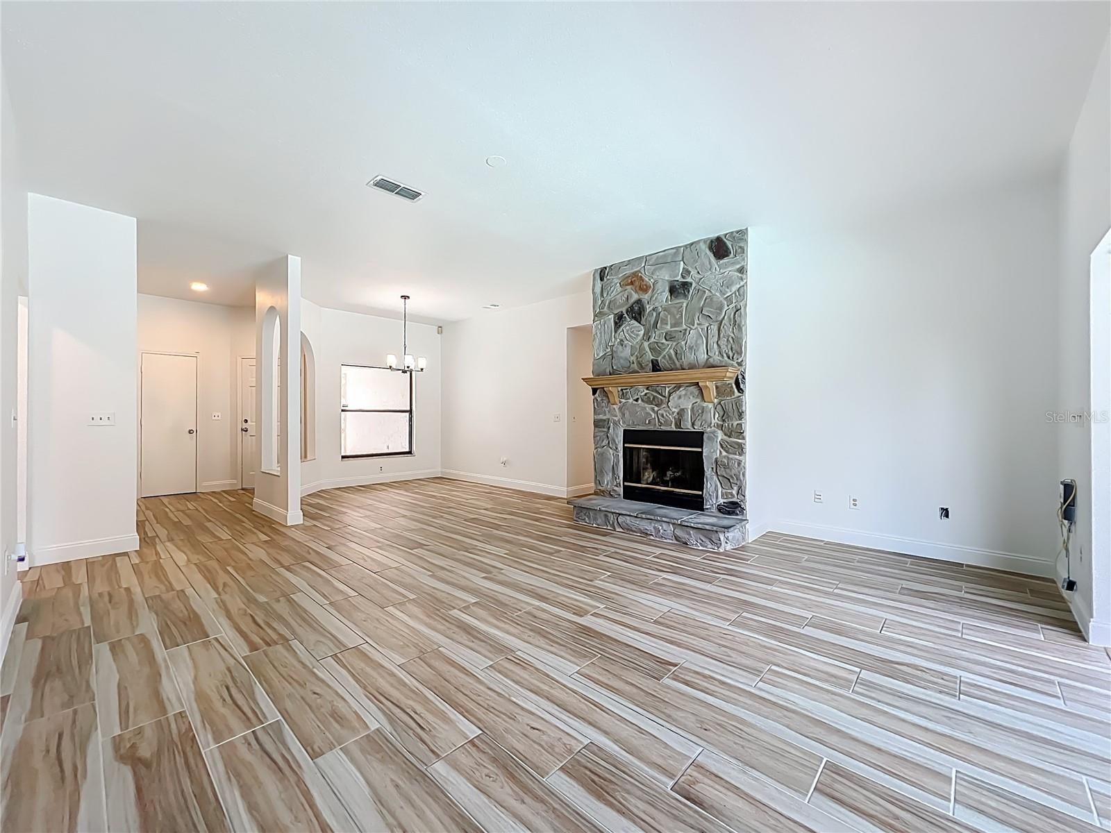 LAKEWOOD AT THE CROSSINGS - Residential