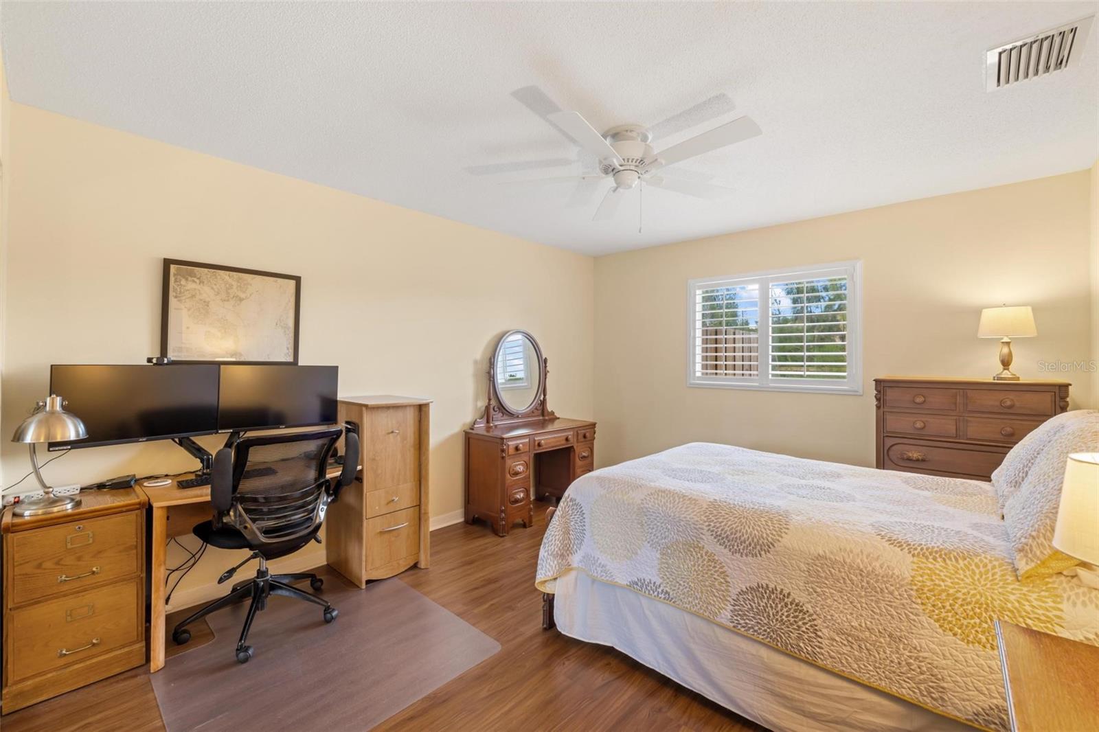 MISSION VALLEY ESTATE SEC B-1 - Residential