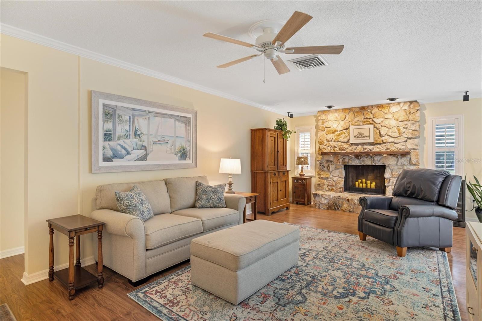 MISSION VALLEY ESTATE SEC B-1 - Residential