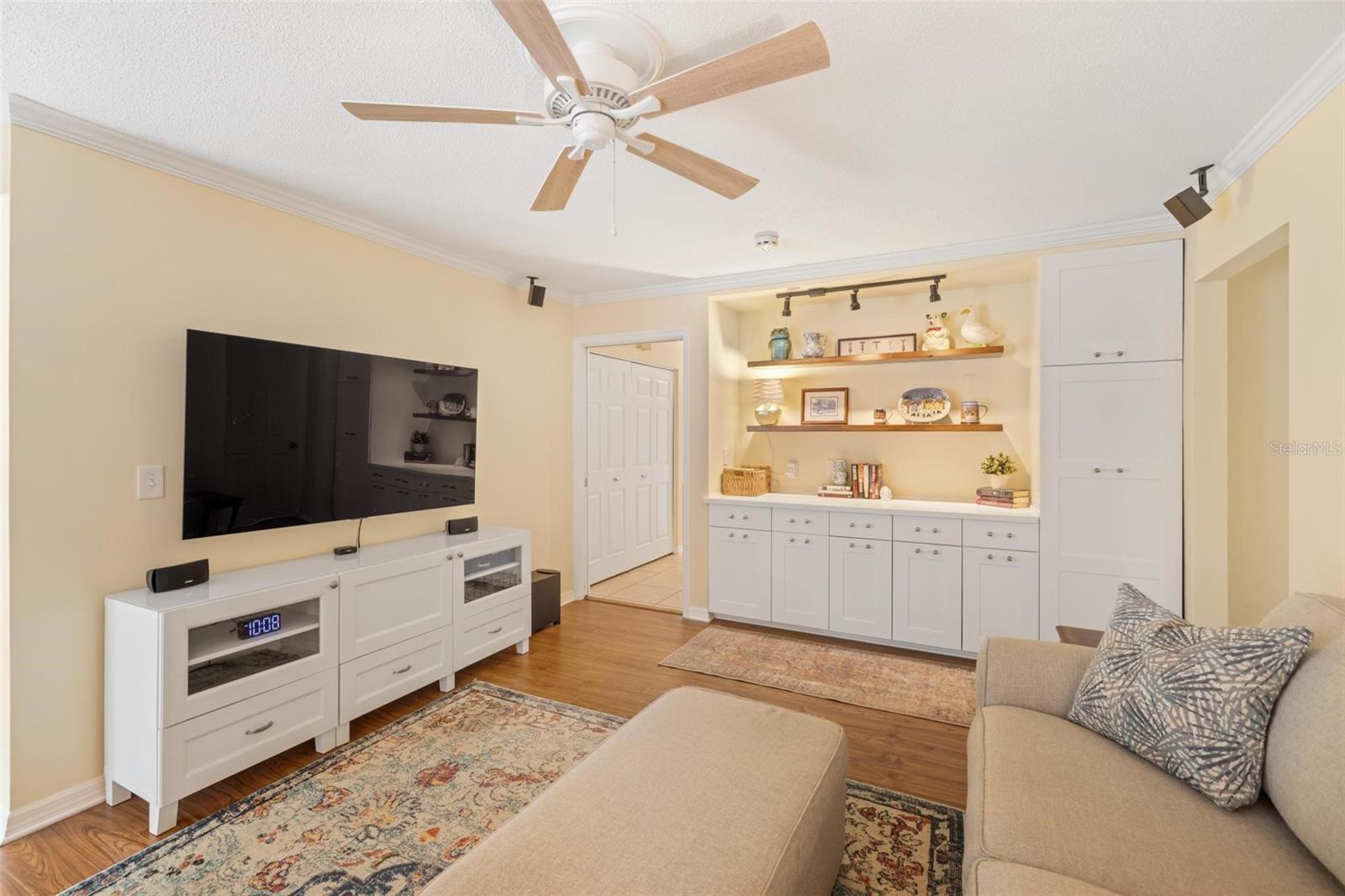 MISSION VALLEY ESTATE SEC B-1 - Residential