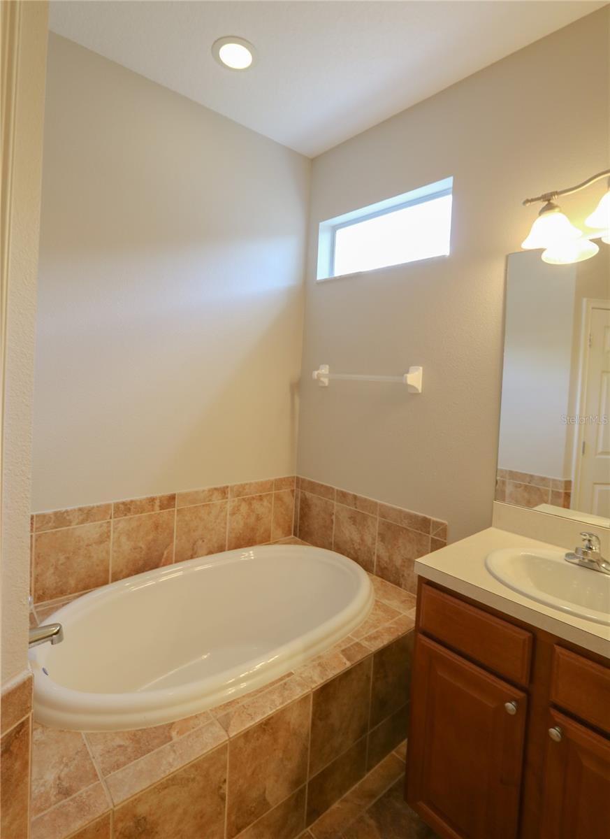 KINGS GATE SUB - Residential Lease