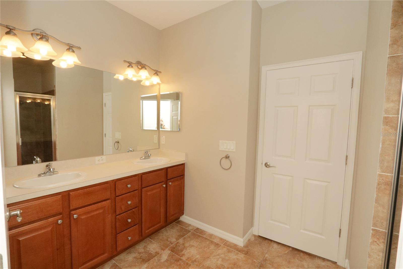 KINGS GATE SUB - Residential Lease