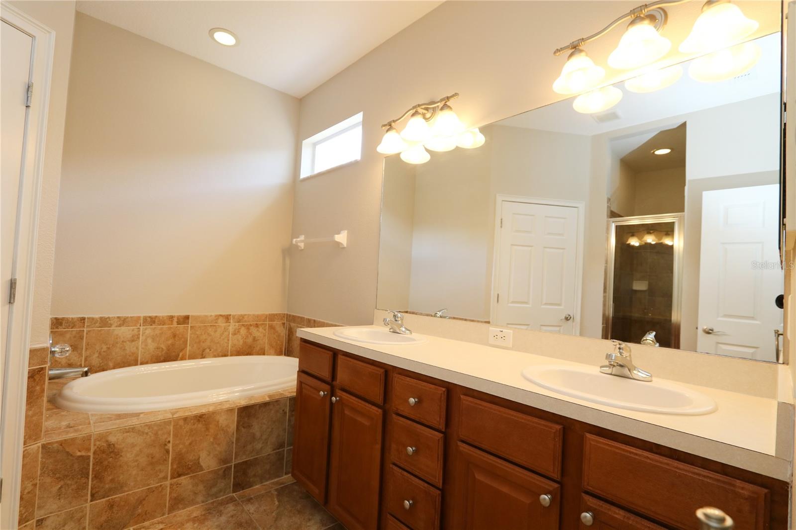 KINGS GATE SUB - Residential Lease