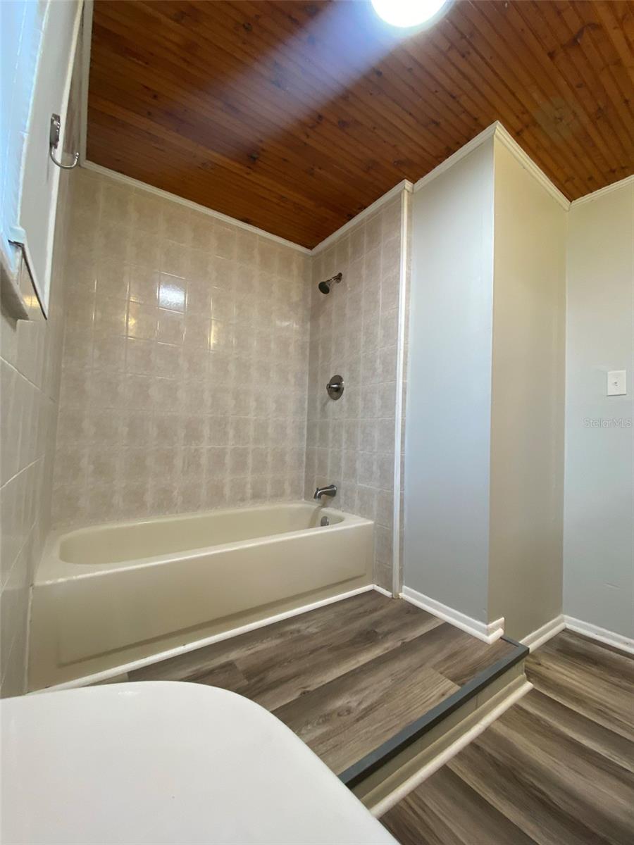 CRESENT LAKE GARDENS - Residential Income